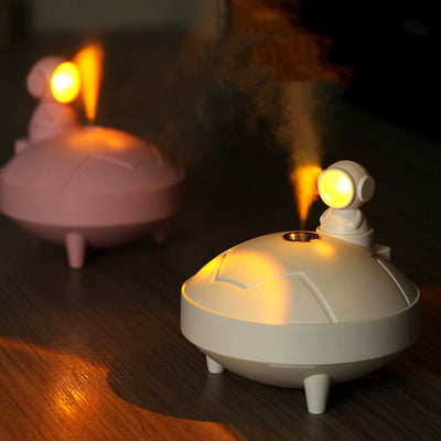 White astronaut sunset lamp humidifier with a 360-degree rotating head and two spray modes, on a light background. - Image 6