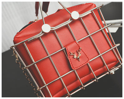 Bolso Bandolera Estructurado de Cuero con Diseño Tridimensional - Image 23