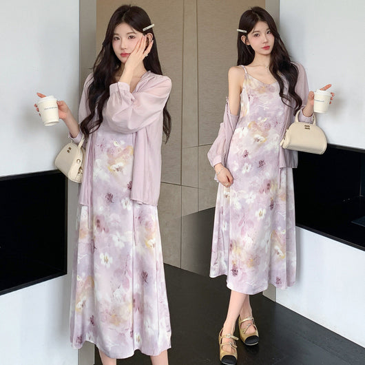 Conjunto Dos Piezas: Vestido Slip Estampado Morado con Cardigan Suave