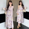 Conjunto Dos Piezas: Vestido Slip Estampado Morado con Cardigan Suave