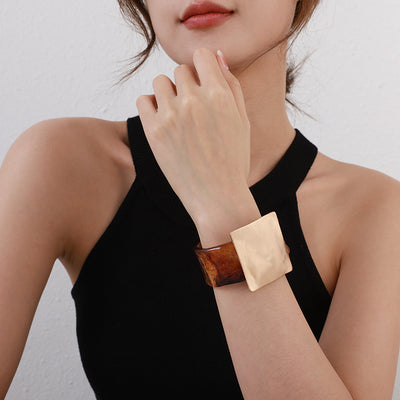 Pulsera Cuadrada Geométrica en Metal Cepillado - Diseño Elegante y Minimalista - Image 13