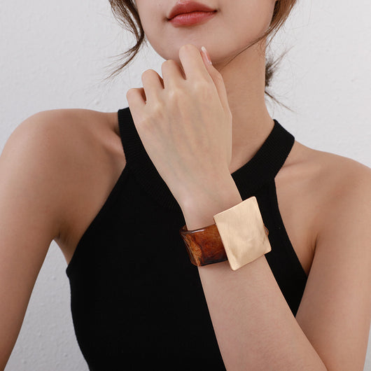 Pulsera Cuadrada Geométrica en Metal Cepillado - Diseño Elegante y Minimalista - Image 13