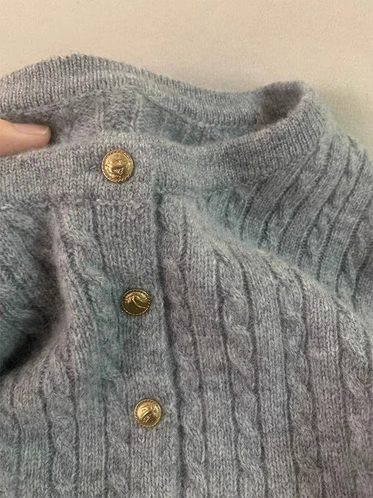 Cardigan de Lana Tejido Gris con Botones Dorados - Image 12