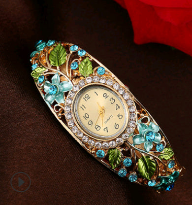 Reloj de Pulsera para Mujer con Diamantes y Diseño Artístico Étnico - Image 7