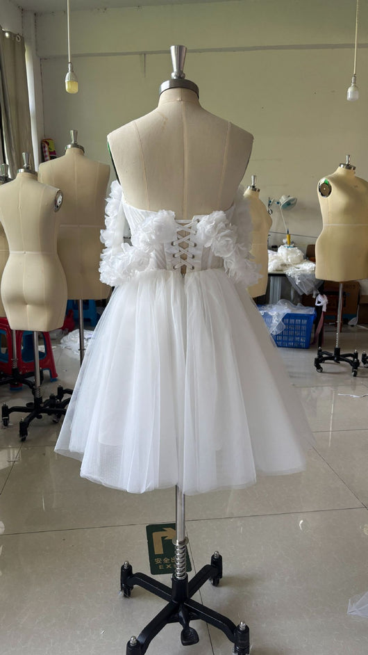Vestido de Novia Mini con Encaje y Hombros Descubiertos - Image 12