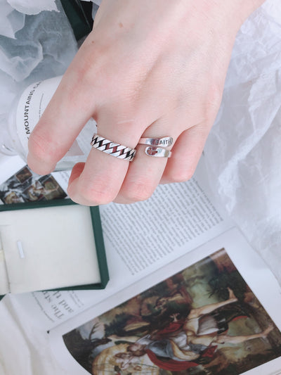 Anillo Cruzado de Estilo Hong Kong - Diseño Geométrico Minimalista - Image 14