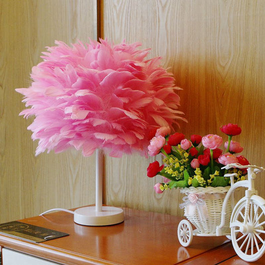 Lámpara de Mesa Artística con Pluma para Dormitorio - Image 3