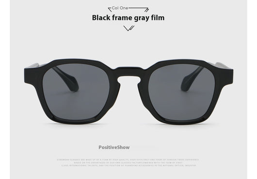 Classic fashion sunglasses with a black and tortoiseshell quadrilateral frame and dark green lenses, angled view. - Image 15