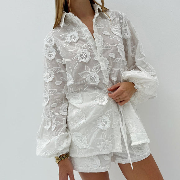 Conjunto Transparente con Bordados y Short de Talle Alto