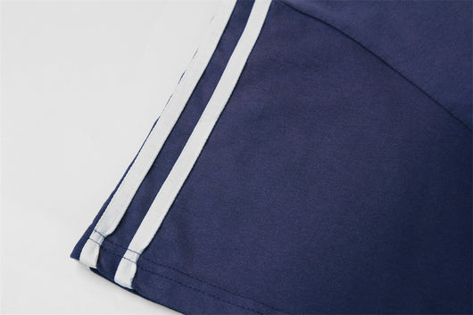Playera Casual con Parche de Letras Bordadas para Hombre - Image 13