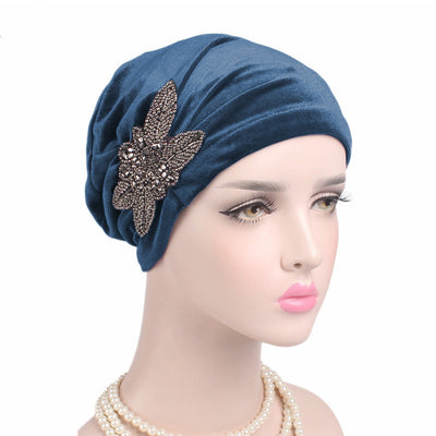 Turbante Velludo con Flores Perladas y Pliegues Elegantes - Image 16