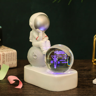 Lámpara Nocturna Astronauta de Resina con Esfera de Cristal Luminoso
