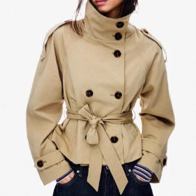 Gabardina Corta Elegante con Cuello Alzado y Cintura Ajustable - Image 5
