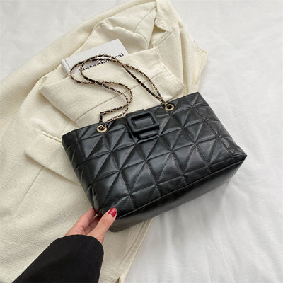 Bolso de Hombro Acolchado Estilo Chanel con Cadena Dorada - Image 10