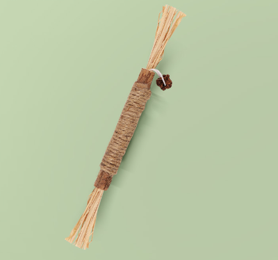 14cm natural wooden cat chew toy wrapped with cotton rope and raffia ends, designed for tooth cleaning. - Image 4
