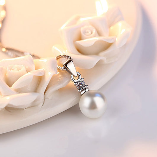 Collar de Oro Blanco con Diamante de Zircón Geométrico Rombo Retorcido - Image 7