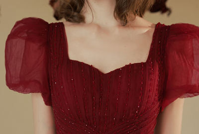 Blusa Rojo Vino con Mangas Abullonadas - Diseño Minimalista - Image 13