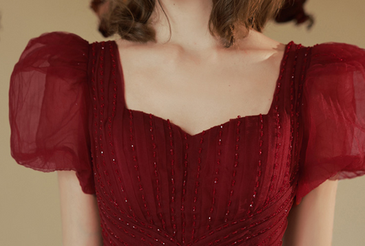 Blusa Rojo Vino con Mangas Abullonadas - Diseño Minimalista - Image 13