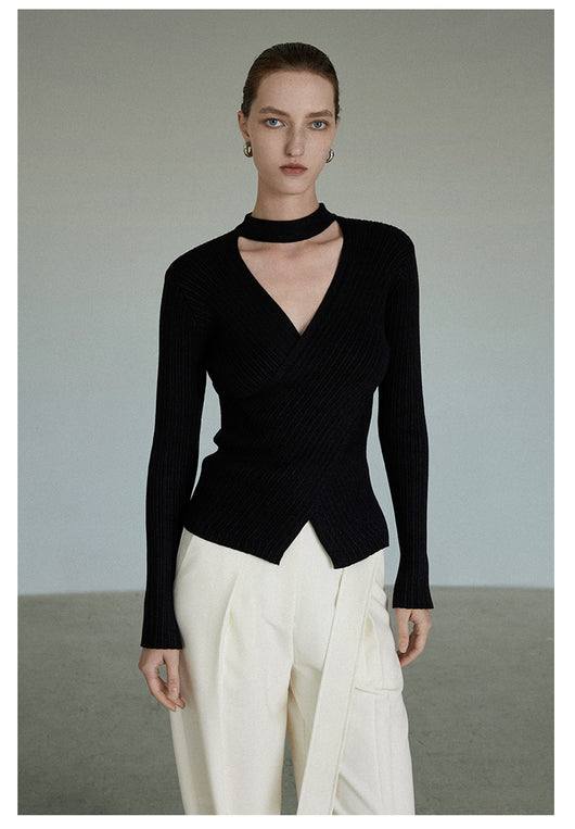 Suéter Negro Escotado en V con Cuello Halter para Mujer - Image 7