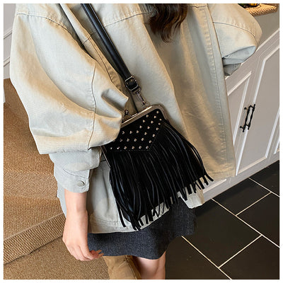 Bolsa Retro de Hombro para Mujer con Remaches y Borlas - Image 23