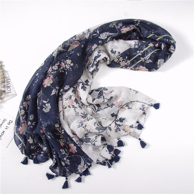 Pañuelo de Seda Artesanal con Estampado Floral Vintage y Flecos - Image 8