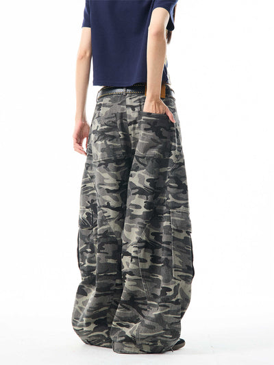 Overol Ancho Camuflaje Retro para Mujer - Pantalón Suelto y Casual - Image 5