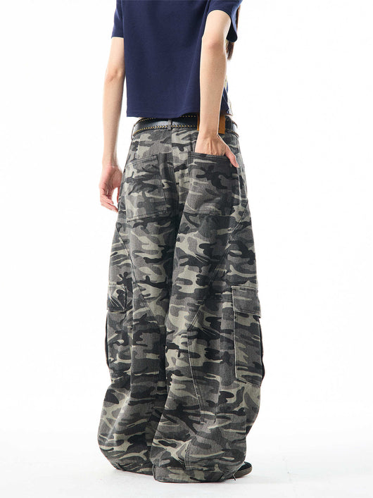 Overol Ancho Camuflaje Retro para Mujer - Pantalón Suelto y Casual - Image 5
