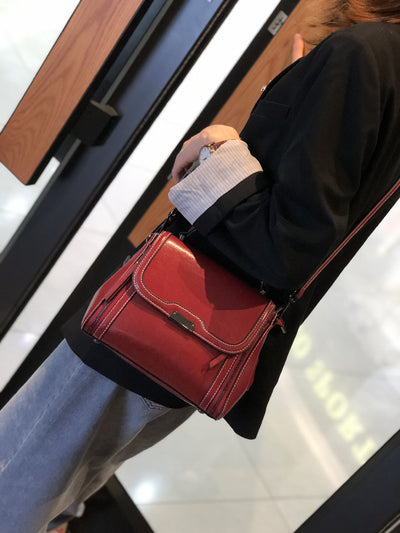 Bolso Mensajero de Cuero para Mujer - Gran Capacidad y Estilo Minimalista - Image 16