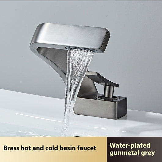 Grifo de Lujo Dorado con Cascada para Lavamanos - Agua Fría y Caliente - Image 15