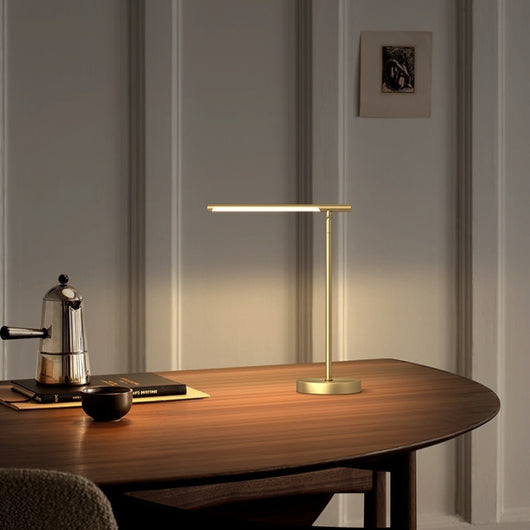 Lámpara de Mesa Articulada en Latón - Diseño Minimalista de Lujo - Image 10