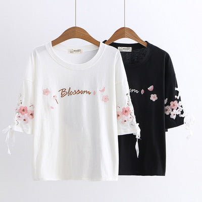 Camiseta Suelta de Algodón con Bordado Floral y Cordones para Mujer - Image 9
