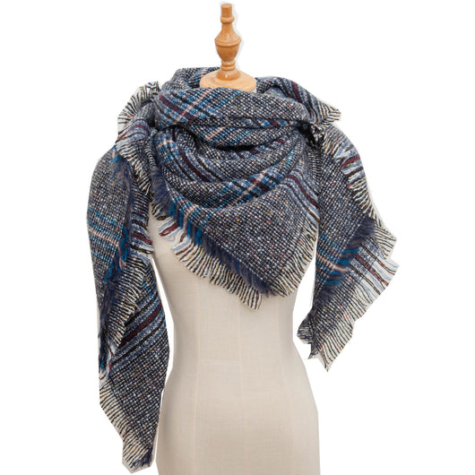 Chal Triangular Escocés para Otoño e Invierno - Amplio y Versátil - Image 40