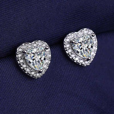 Conjunto de Aretes Corazón con Diamantes de Simulación Premium - Image 5