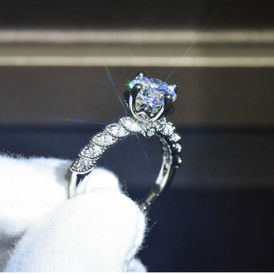 Anillo Diosa de la Fortuna en Moissanita con Baño de Platino - Image 10