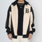Chaqueta de Cuero con Patchwork Contrastante y Detalles Bordados