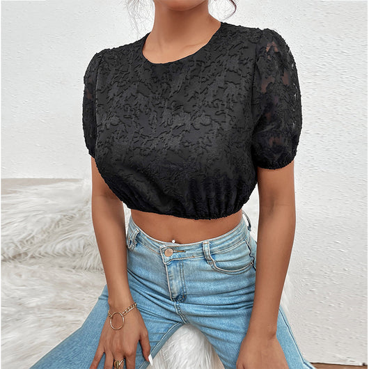 Blusa Cropped Retro Francesa con Cuello Redondo y Detalles Calados - Image 11