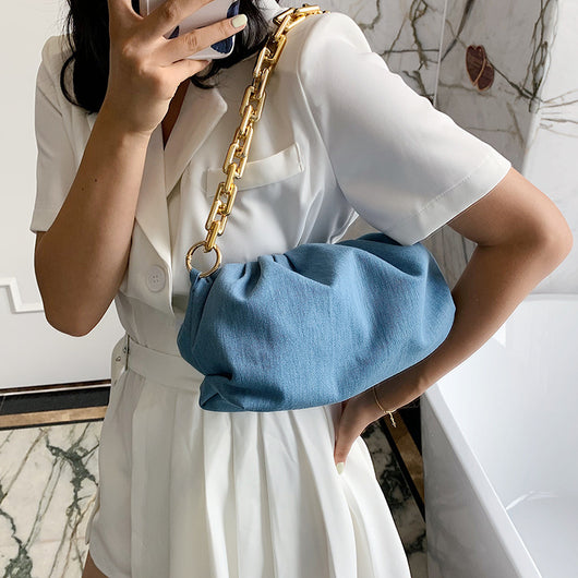 Bolso Mensajero Otoñal con Cadena - Diseño Cloud Fold Versátil - Image 4