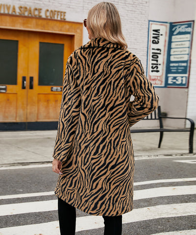 Abrigo Largo de Cuero Sintético con Patrón Cebra - Elegancia Urbana para Otoño e Invierno - Image 11