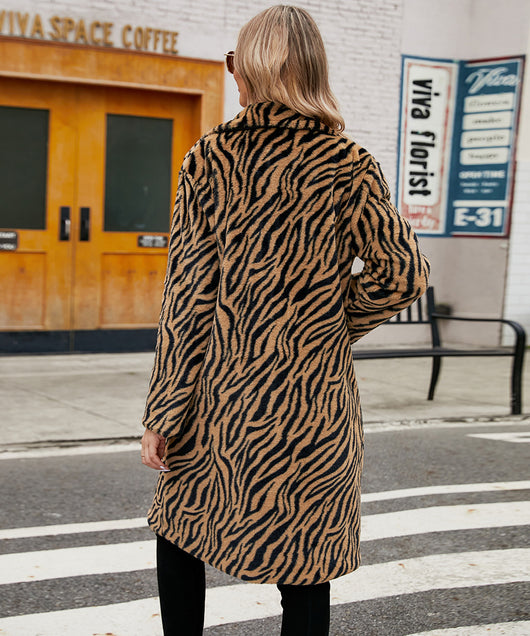 Abrigo Largo de Cuero Sintético con Patrón Cebra - Elegancia Urbana para Otoño e Invierno - Image 11
