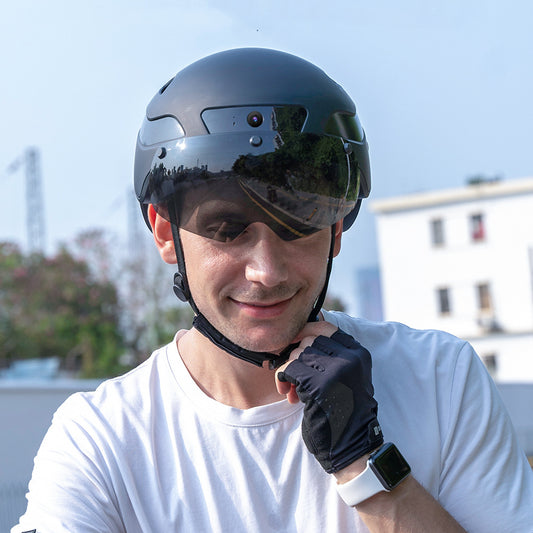 Casco para Ciclismo con Cámara Integrada y Luz Trasera Inteligente