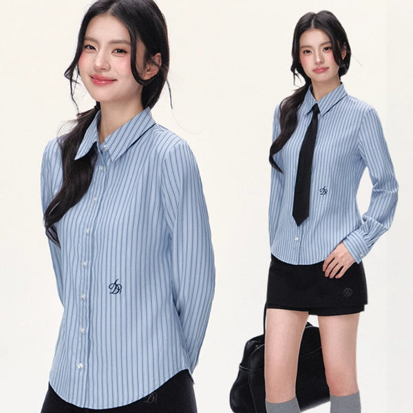 Blusa Universitaria Manga Larga Ajustada al Busto