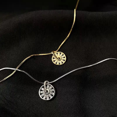 Collar Brújula Hueca con Diamante Colgante - Image 11