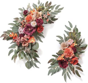 Arco de Bodas con Decoraciones Florales Colgantes - Image 26