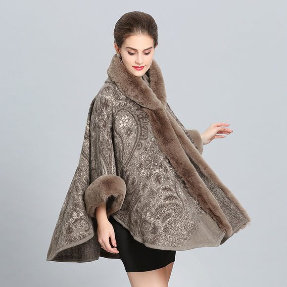 Abrigo de Lana con Capucha y Cuello de Piel de Zorro - Elegancia Atemporal