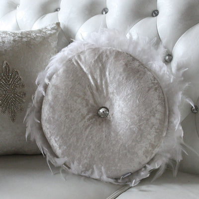 Almohada Decorativa Cuadrada con Broche Diamante y Pluma - Image 2
