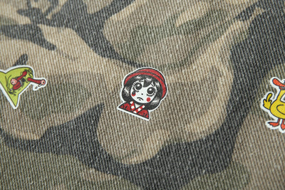 Chaqueta Camuflada con Parches Retro Graffiti - Image 14