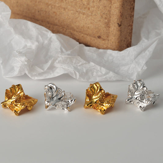 Aretes de Textura Plisada con Diseño Minimalista