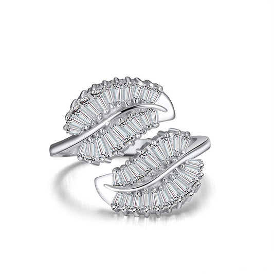 Anillo Ajustable de Oro Blanco con Diamante en Forma de Pluma - Image 2
