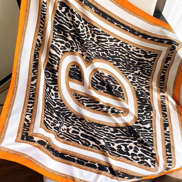 Pañuelo de Seda Estampado Leopardo - Accesorio Versátil para Cualquier Ocasión