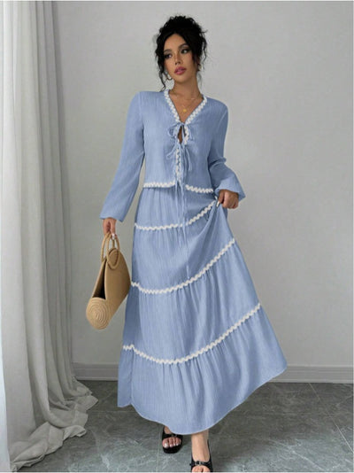 Conjunto Elegante con Blusa de Encaje y Falda Plisada con Mangas Farol - Image 16